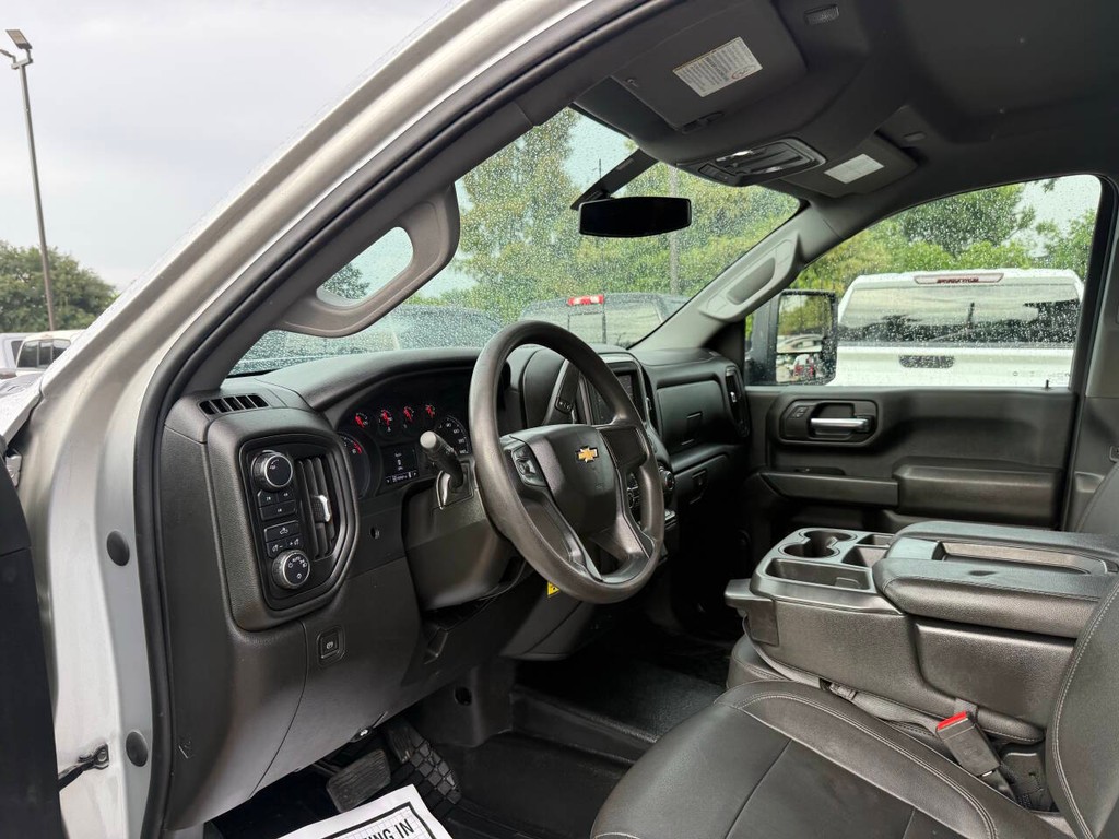 Chevrolet Silverado 2500HD Vehicle Full-screen Gallery Image 06
