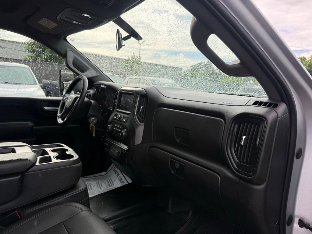 Chevrolet Silverado 2500HD Vehicle Full-screen Gallery Image 09