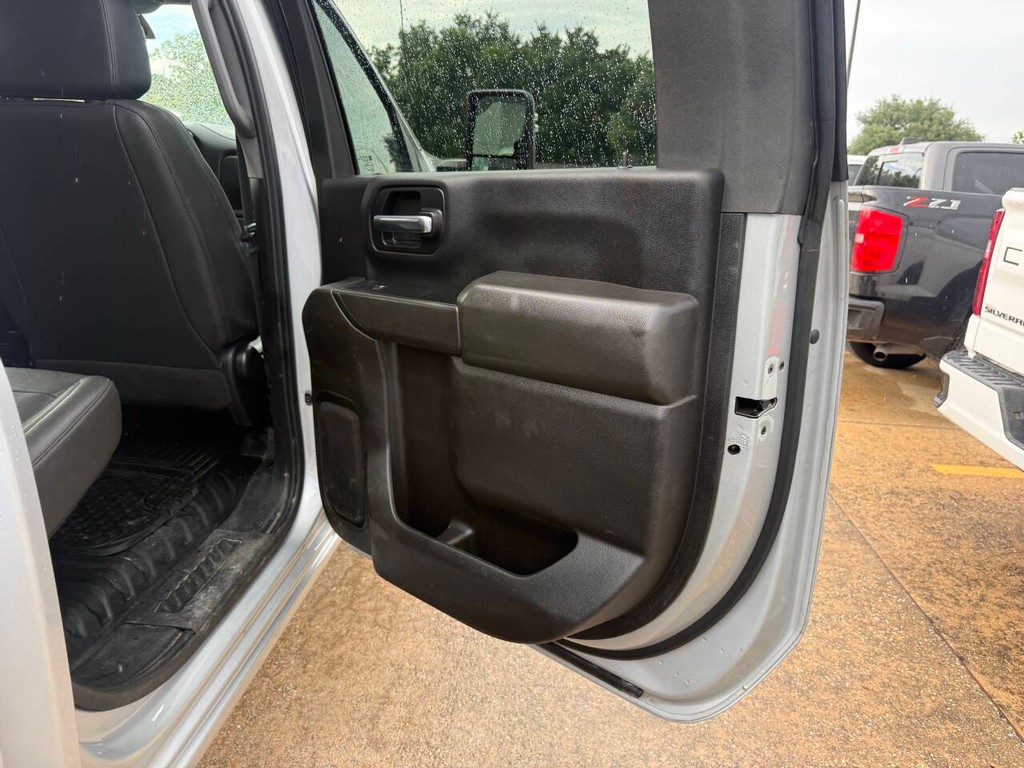Chevrolet Silverado 2500HD Vehicle Full-screen Gallery Image 16