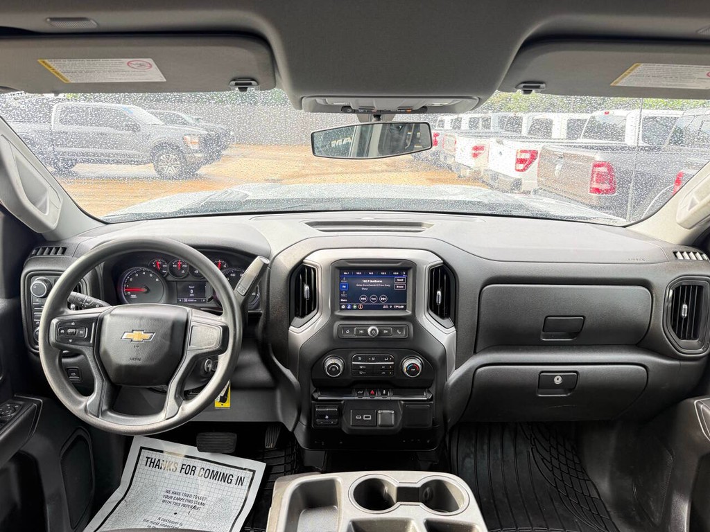 Chevrolet Silverado 2500HD Vehicle Full-screen Gallery Image 17