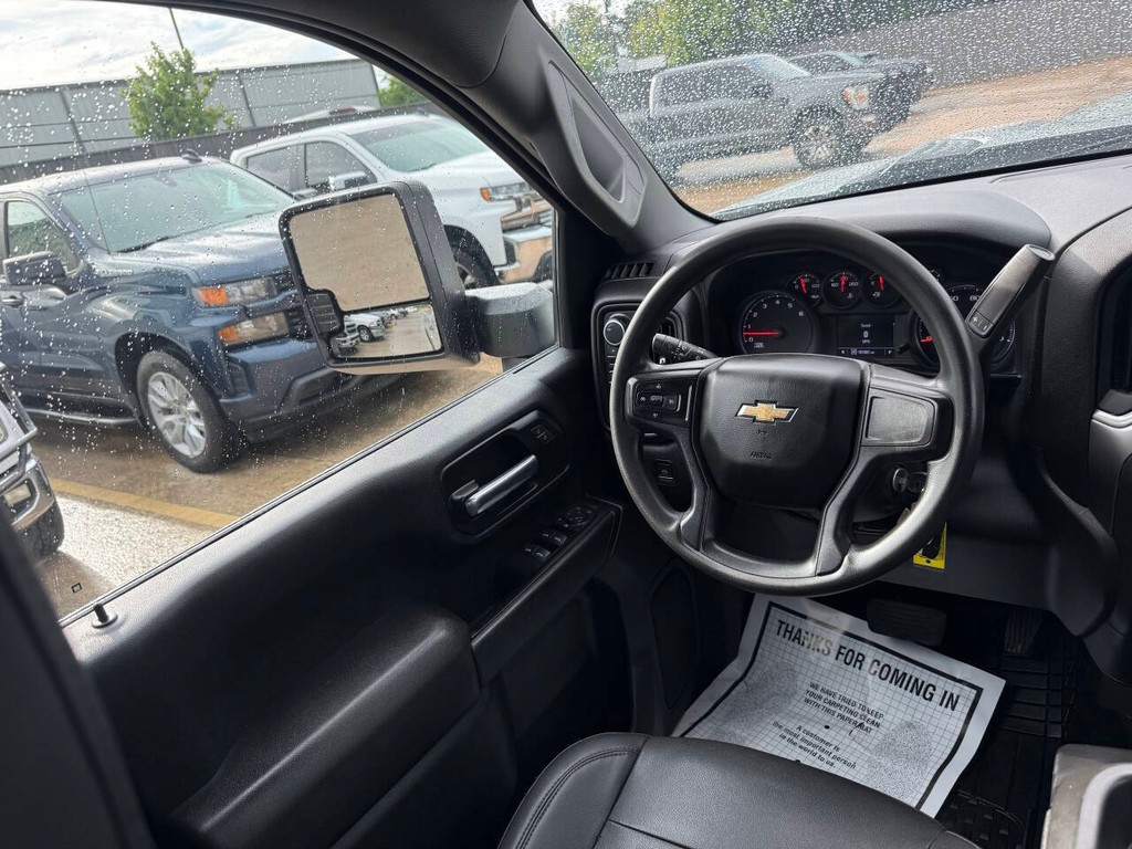 Chevrolet Silverado 2500HD Vehicle Full-screen Gallery Image 19