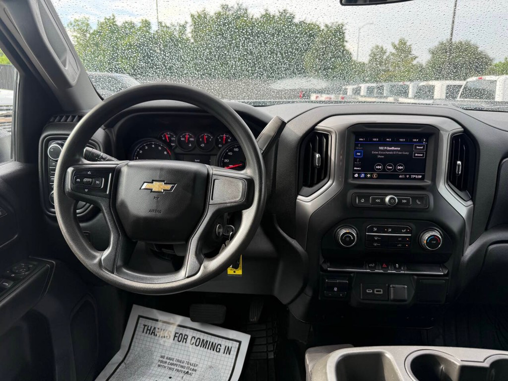 Chevrolet Silverado 2500HD Vehicle Full-screen Gallery Image 21