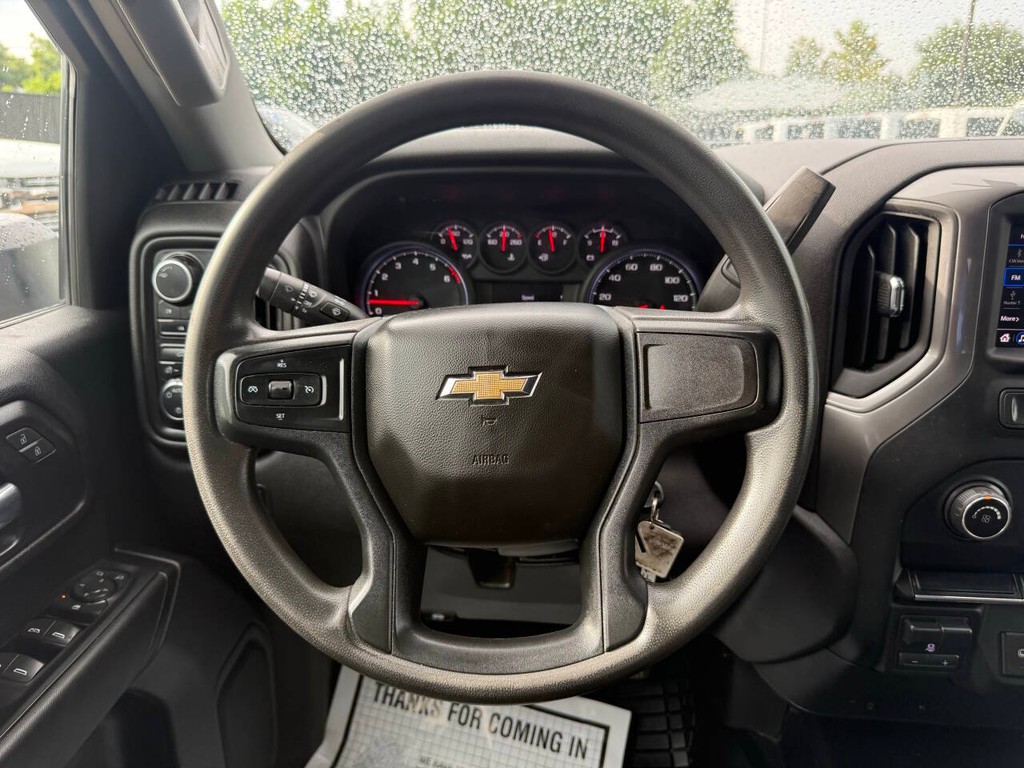 Chevrolet Silverado 2500HD Vehicle Full-screen Gallery Image 22