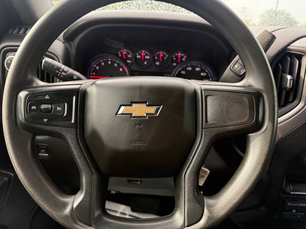 Chevrolet Silverado 2500HD Vehicle Full-screen Gallery Image 23
