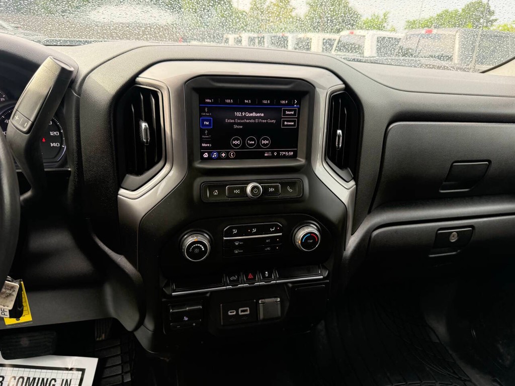Chevrolet Silverado 2500HD Vehicle Full-screen Gallery Image 24