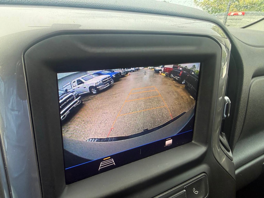 Chevrolet Silverado 2500HD Vehicle Full-screen Gallery Image 26