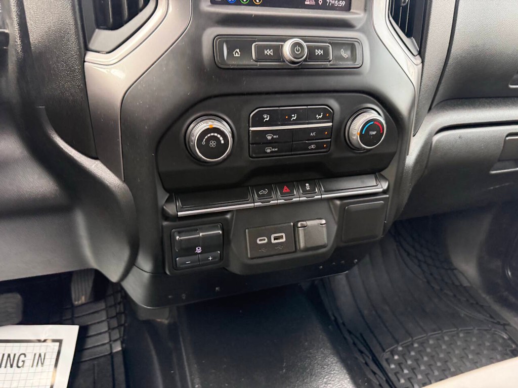 Chevrolet Silverado 2500HD Vehicle Full-screen Gallery Image 28