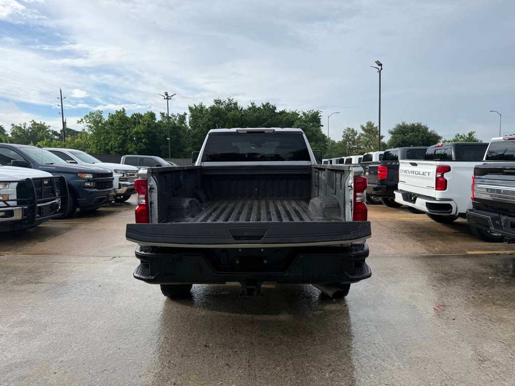 Chevrolet Silverado 2500HD Vehicle Full-screen Gallery Image 33