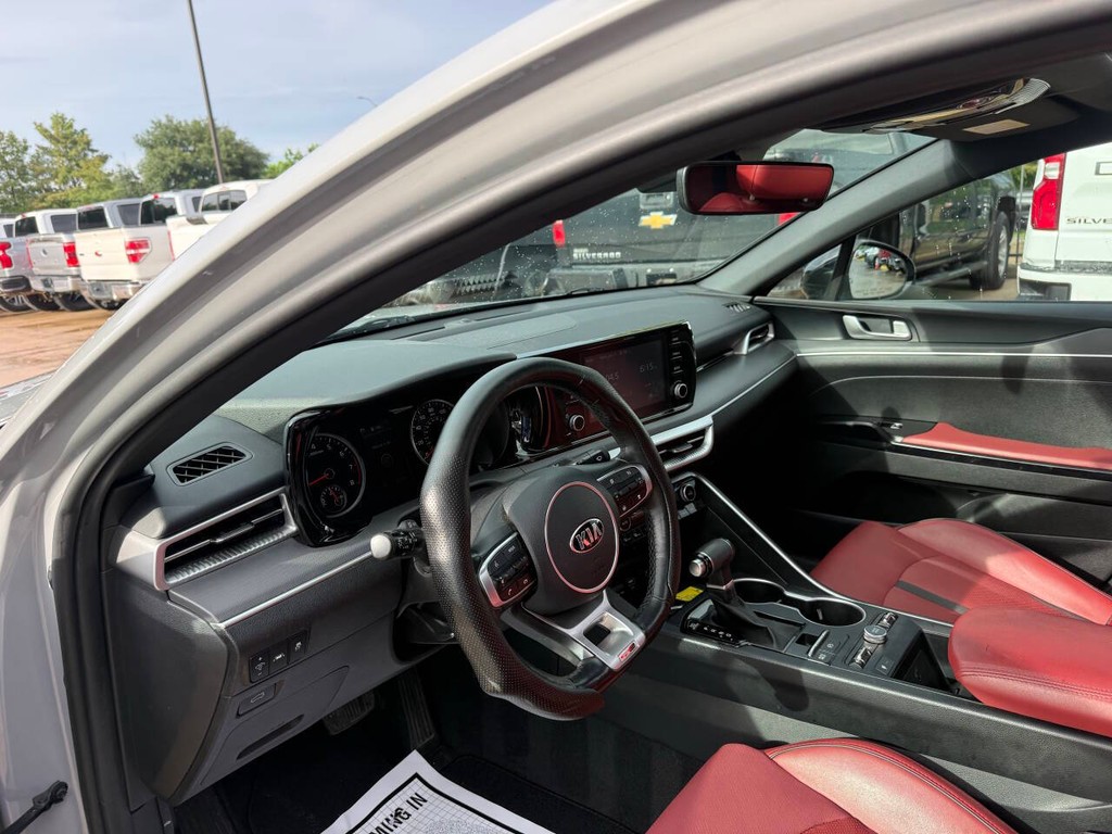 Kia K5 Vehicle Full-screen Gallery Image 06