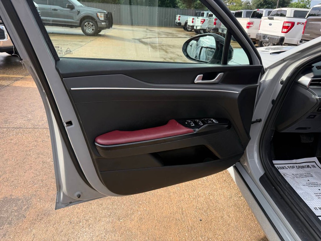 Kia K5 Vehicle Full-screen Gallery Image 08