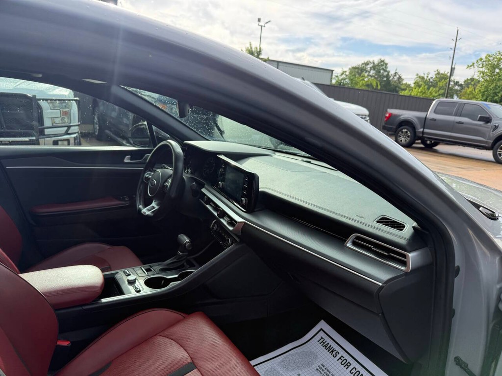 Kia K5 Vehicle Full-screen Gallery Image 09