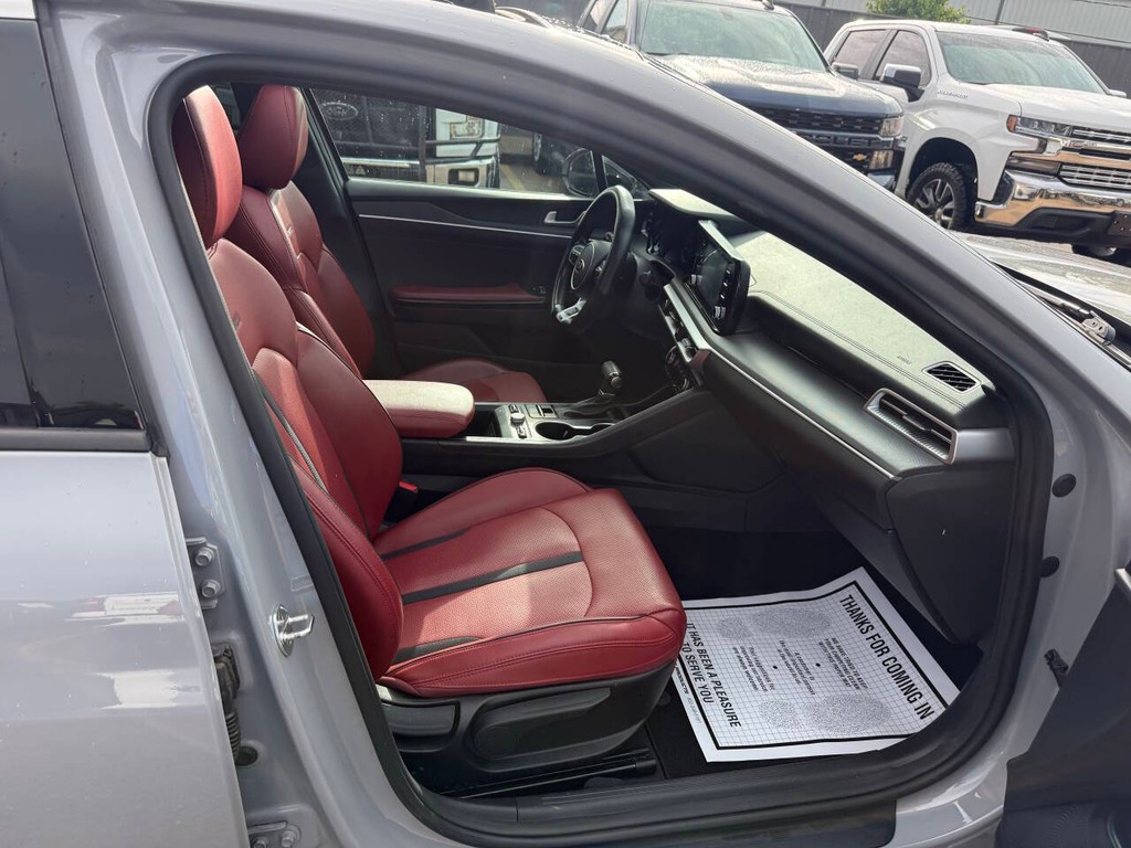 Kia K5 Vehicle Full-screen Gallery Image 10