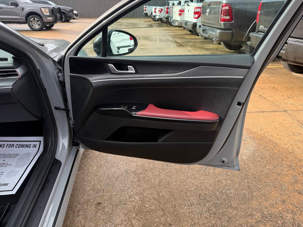 Kia K5 Vehicle Full-screen Gallery Image 11