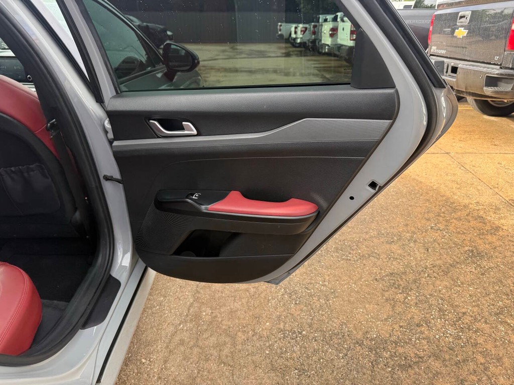 Kia K5 Vehicle Full-screen Gallery Image 16