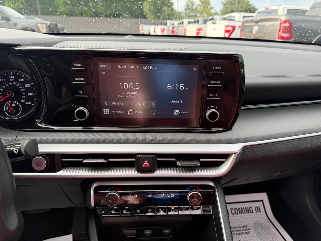Kia K5 Vehicle Full-screen Gallery Image 24