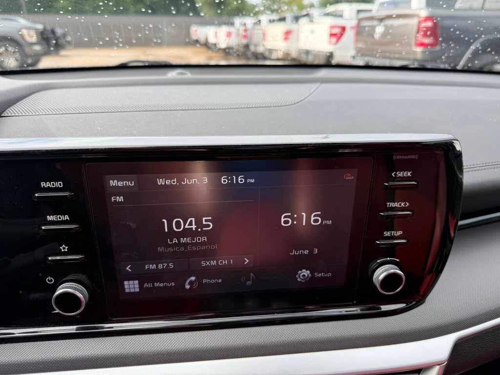 Kia K5 Vehicle Full-screen Gallery Image 25