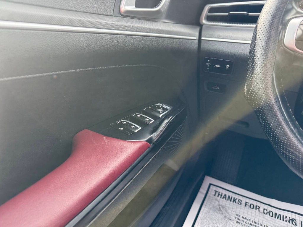 Kia K5 Vehicle Full-screen Gallery Image 30