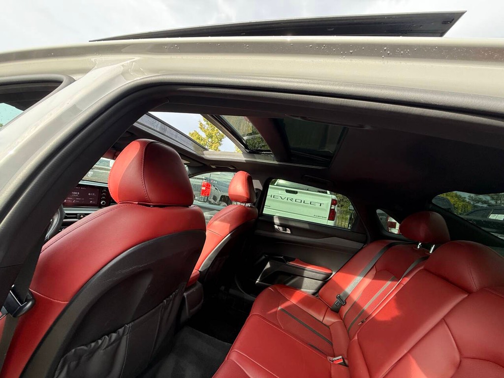 Kia K5 Vehicle Full-screen Gallery Image 32