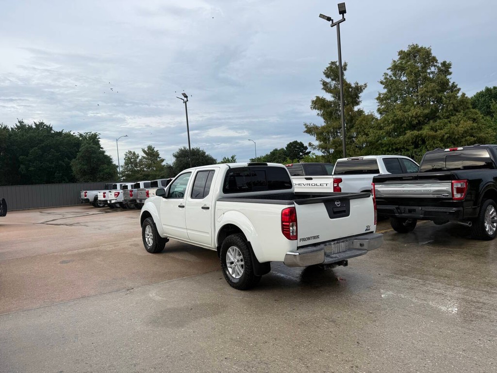 Nissan Frontier Vehicle Full-screen Gallery Image 04