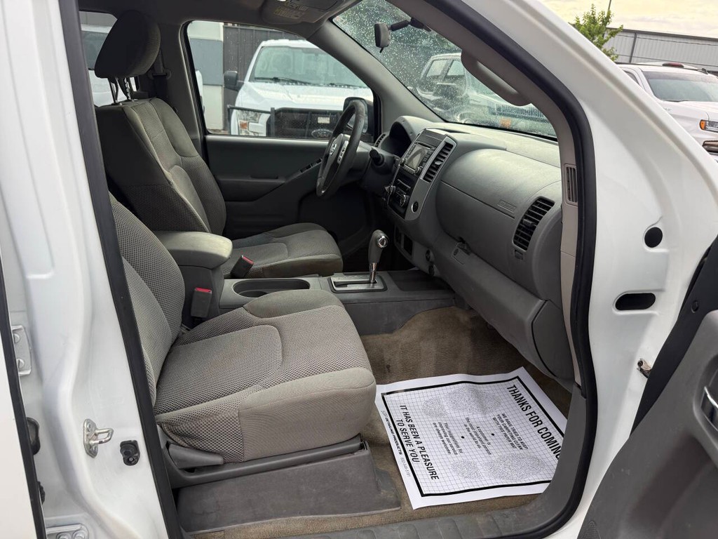Nissan Frontier Vehicle Full-screen Gallery Image 10