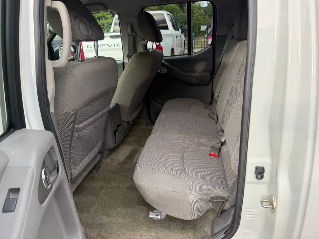 Nissan Frontier Vehicle Full-screen Gallery Image 13
