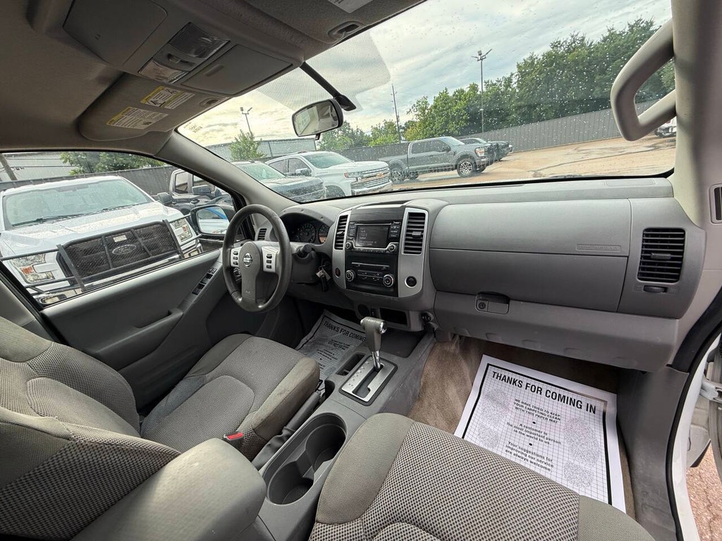 Nissan Frontier Vehicle Full-screen Gallery Image 18