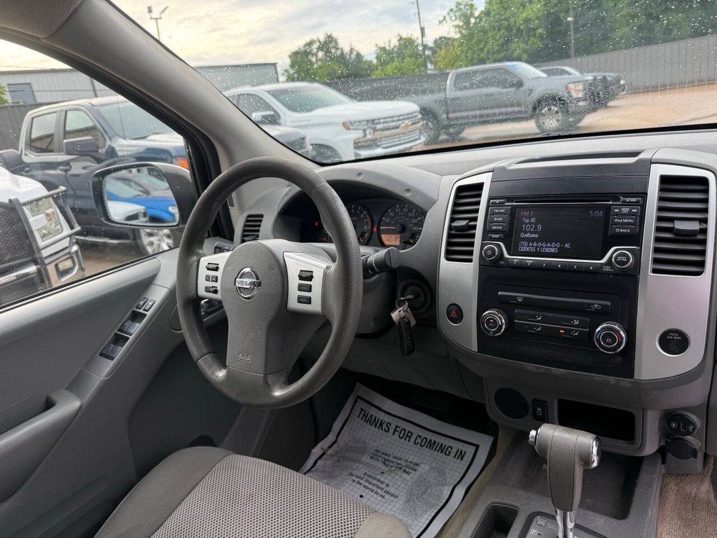 Nissan Frontier Vehicle Full-screen Gallery Image 19