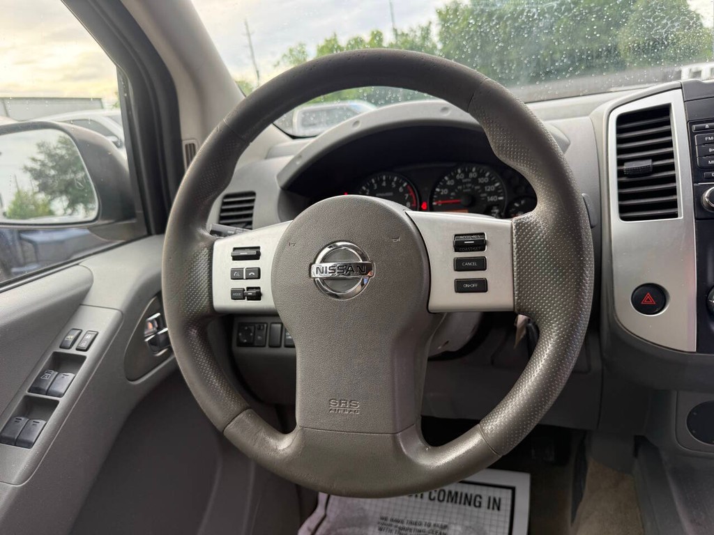 Nissan Frontier Vehicle Full-screen Gallery Image 20