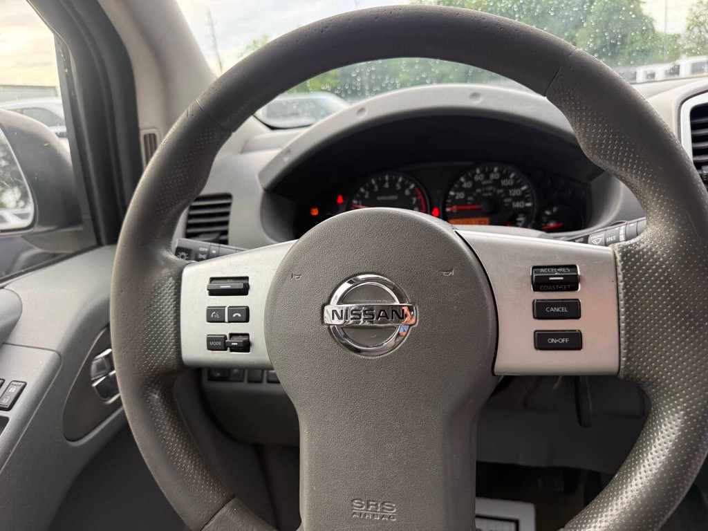 Nissan Frontier Vehicle Full-screen Gallery Image 21