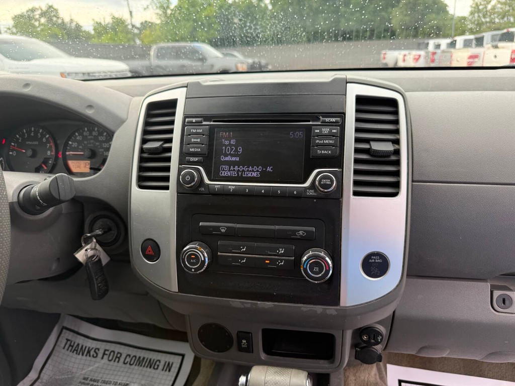 Nissan Frontier Vehicle Full-screen Gallery Image 22