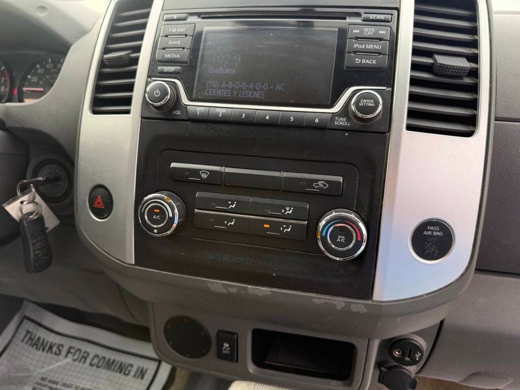 Nissan Frontier Vehicle Full-screen Gallery Image 24
