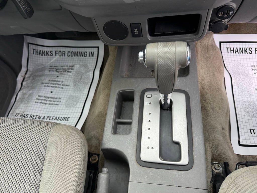 Nissan Frontier Vehicle Full-screen Gallery Image 25