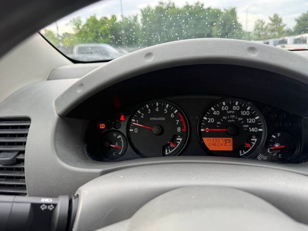 Nissan Frontier Vehicle Full-screen Gallery Image 27