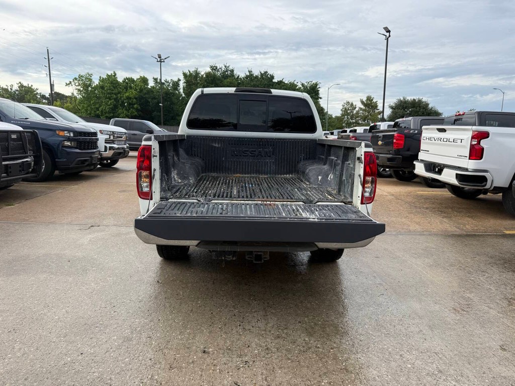 Nissan Frontier Vehicle Full-screen Gallery Image 32