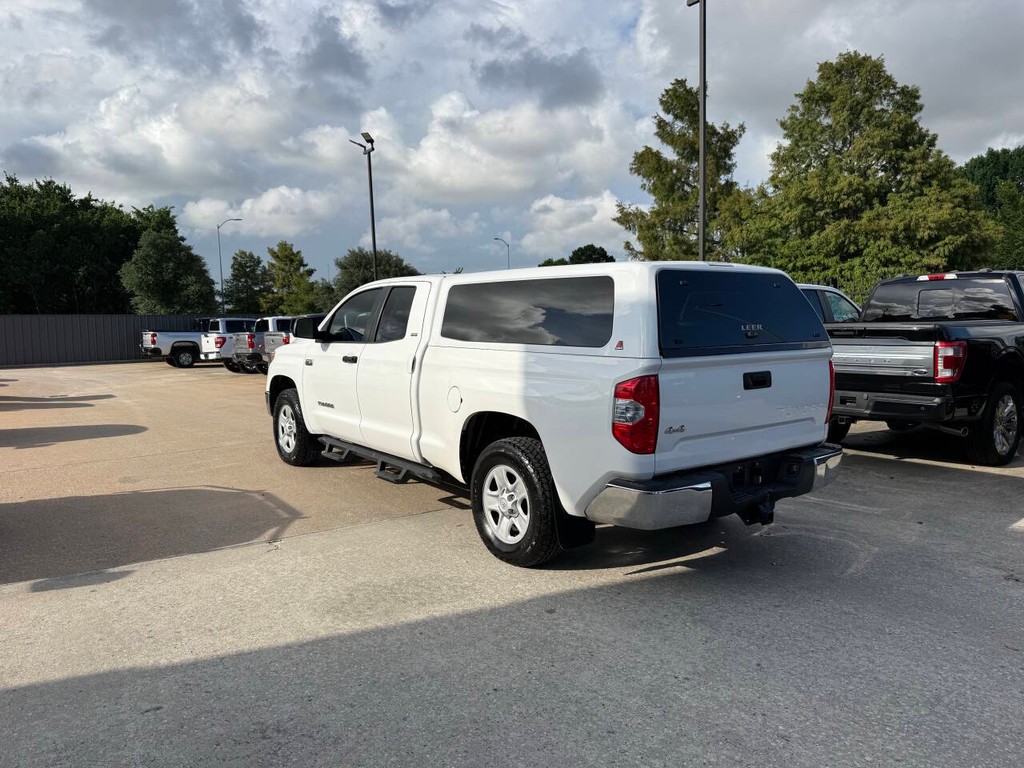 Toyota Tundra 4WD Vehicle Full-screen Gallery Image 04