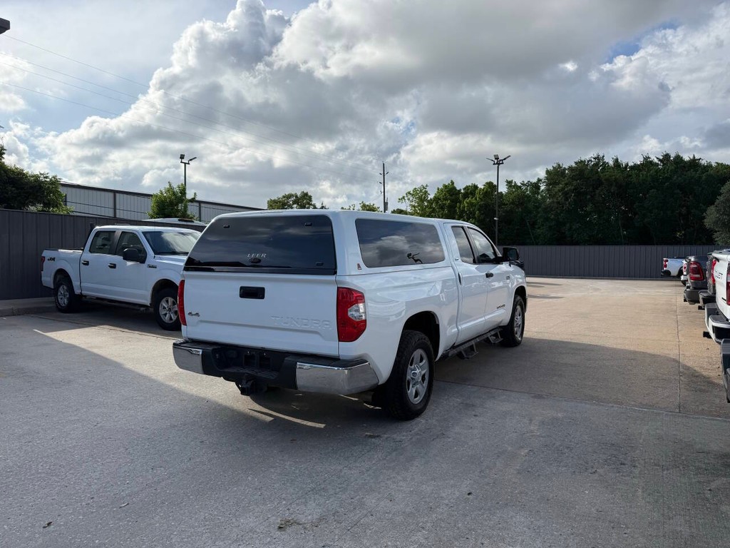 Toyota Tundra 4WD Vehicle Full-screen Gallery Image 05