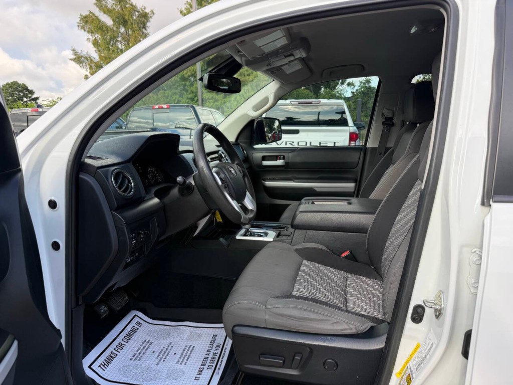 Toyota Tundra 4WD Vehicle Full-screen Gallery Image 07