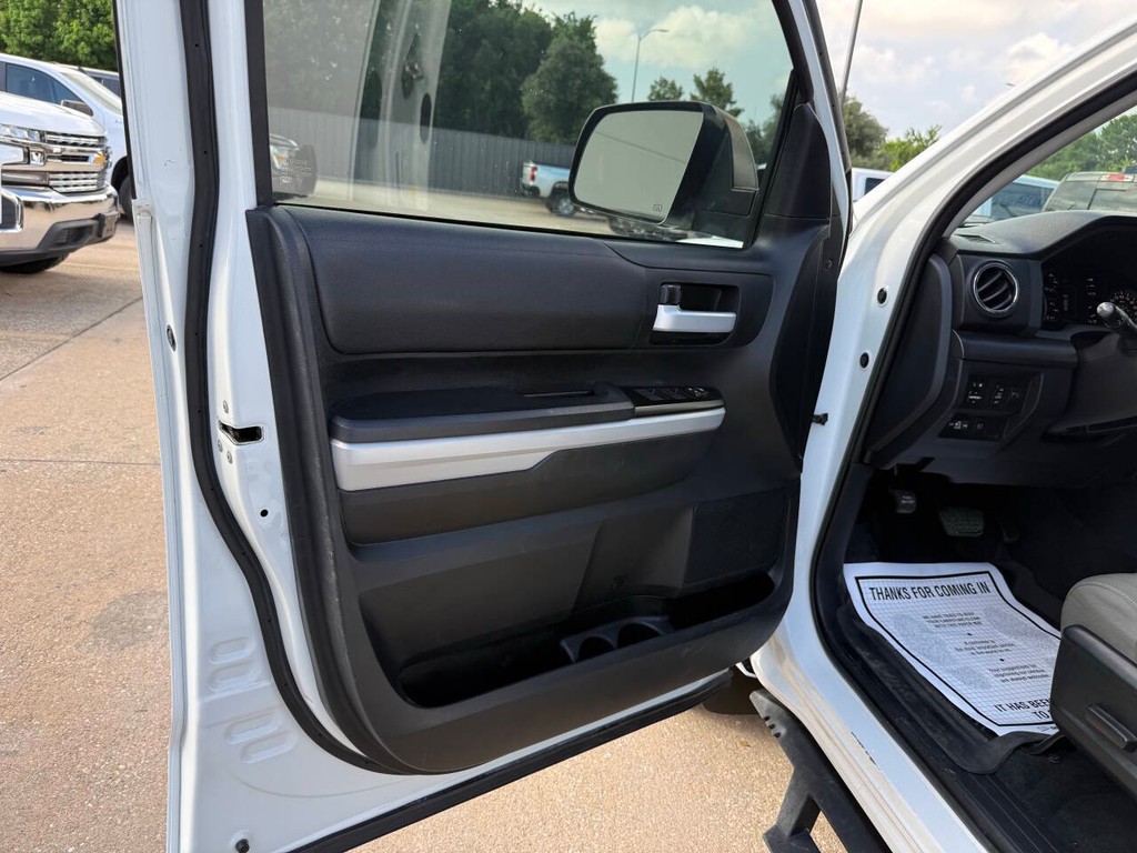 Toyota Tundra 4WD Vehicle Full-screen Gallery Image 08