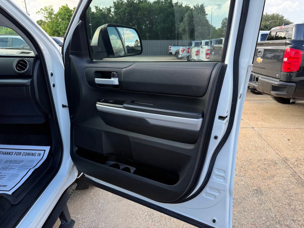 Toyota Tundra 4WD Vehicle Full-screen Gallery Image 11