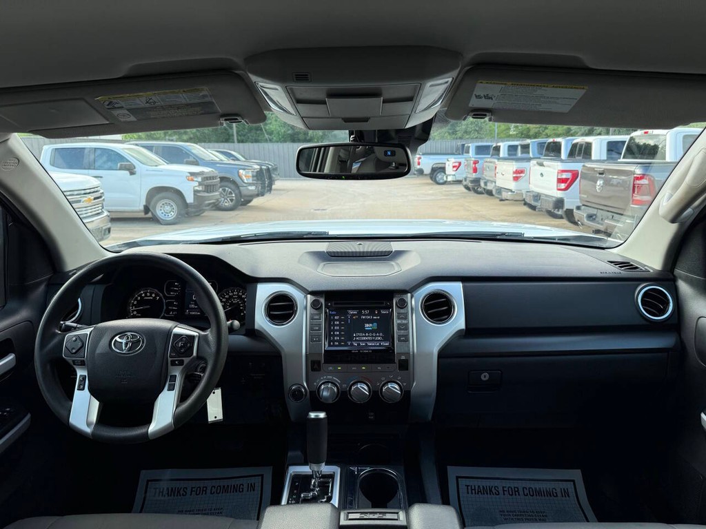 Toyota Tundra 4WD Vehicle Full-screen Gallery Image 17