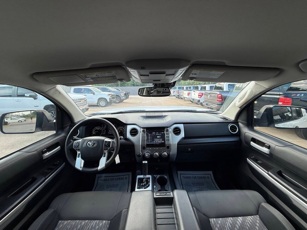 Toyota Tundra 4WD Vehicle Full-screen Gallery Image 18