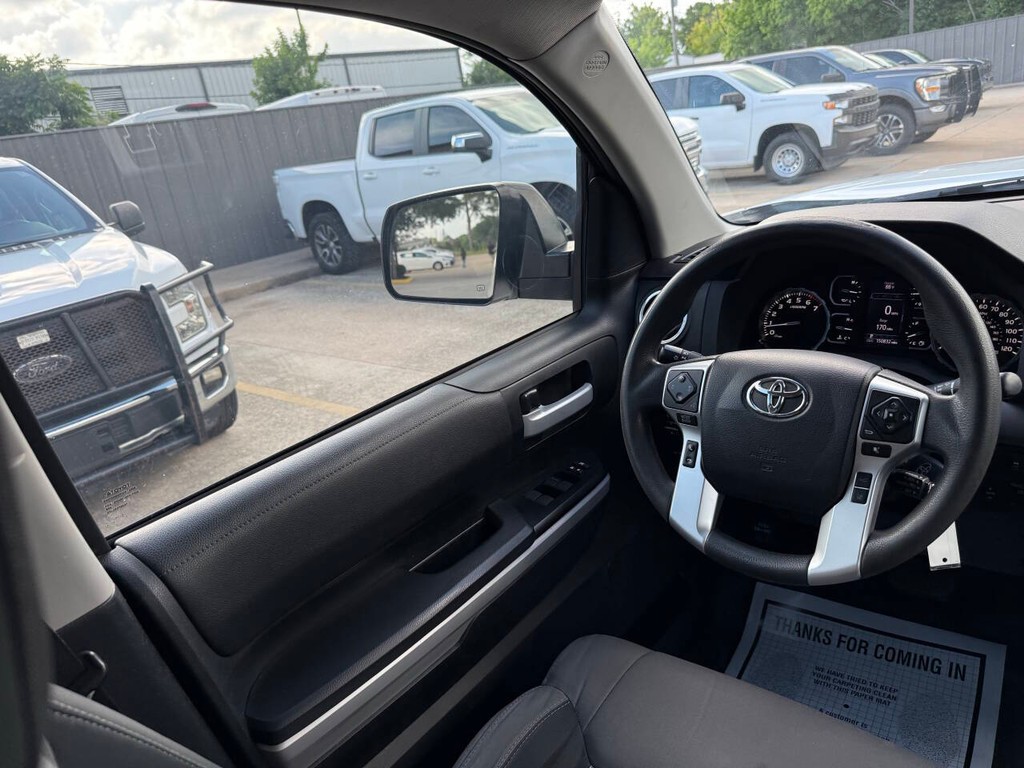 Toyota Tundra 4WD Vehicle Full-screen Gallery Image 19