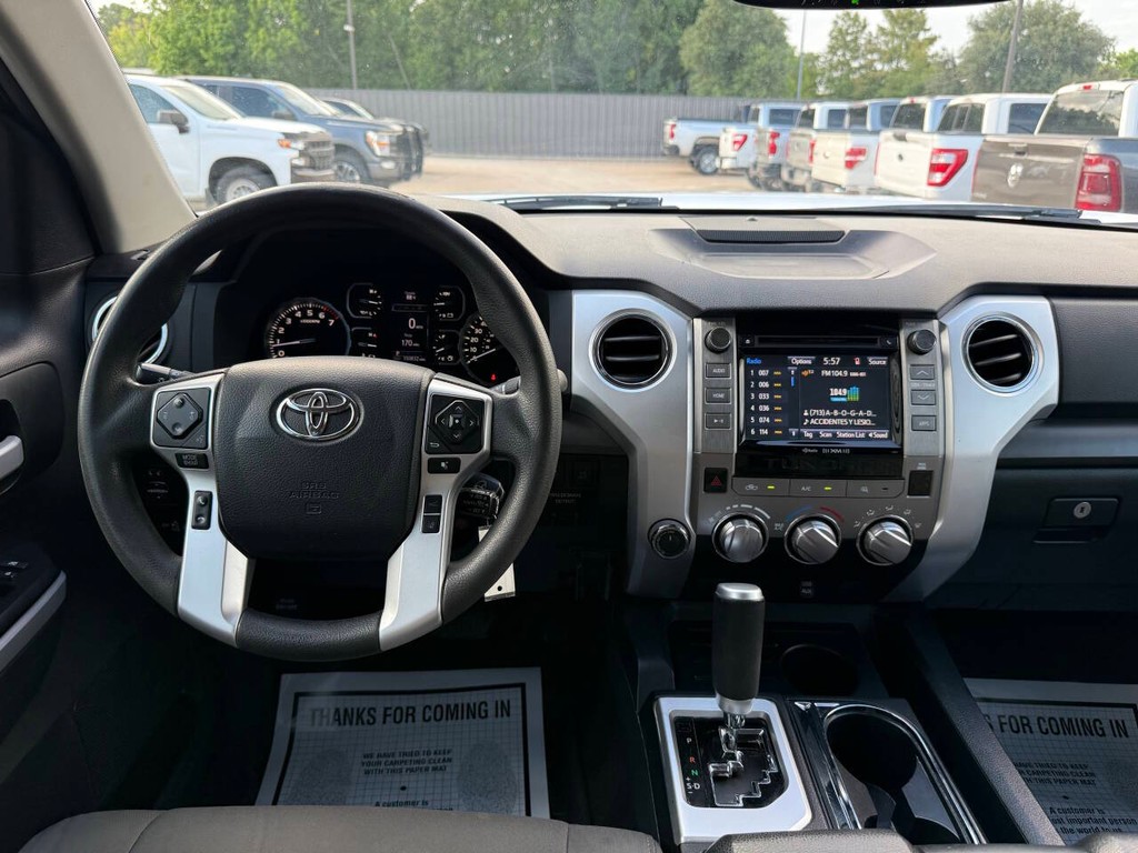 Toyota Tundra 4WD Vehicle Full-screen Gallery Image 21
