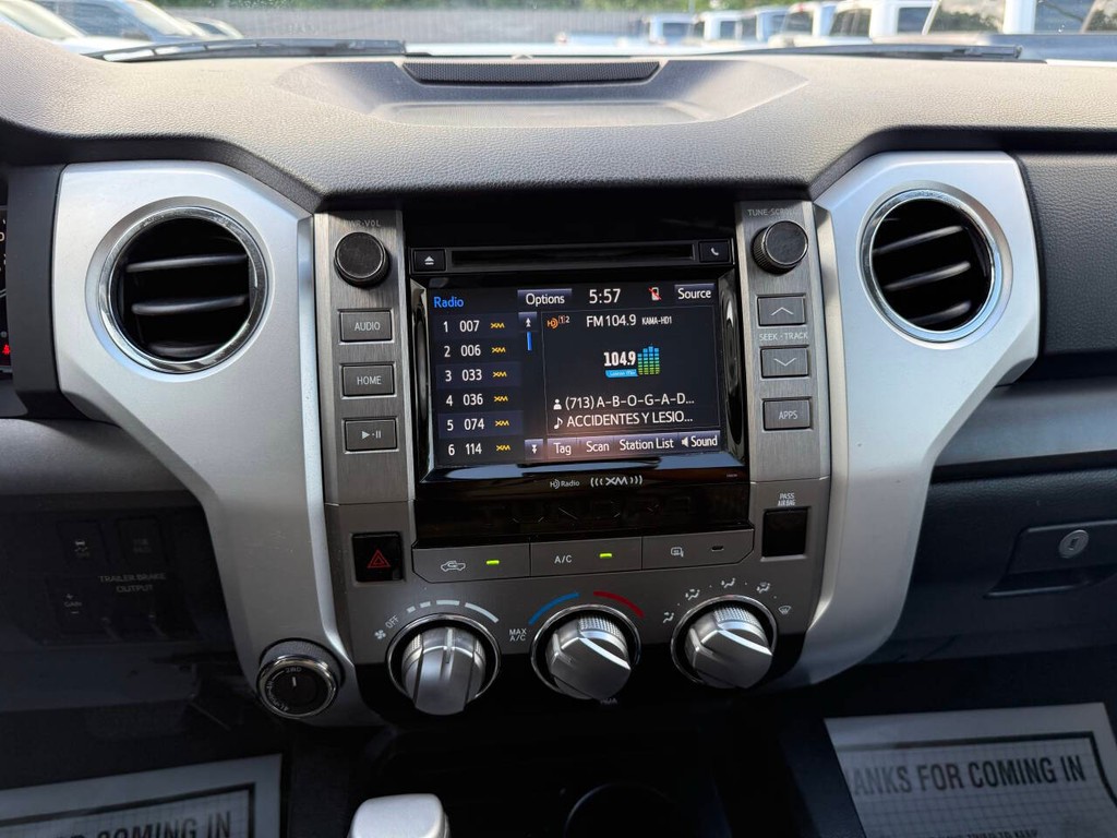 Toyota Tundra 4WD Vehicle Full-screen Gallery Image 24