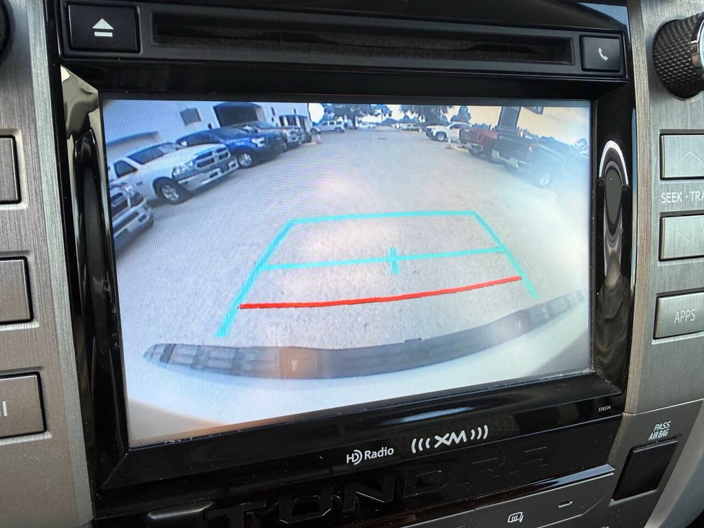 Toyota Tundra 4WD Vehicle Full-screen Gallery Image 25