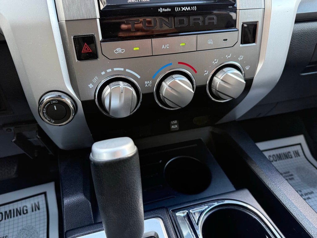 Toyota Tundra 4WD Vehicle Full-screen Gallery Image 26