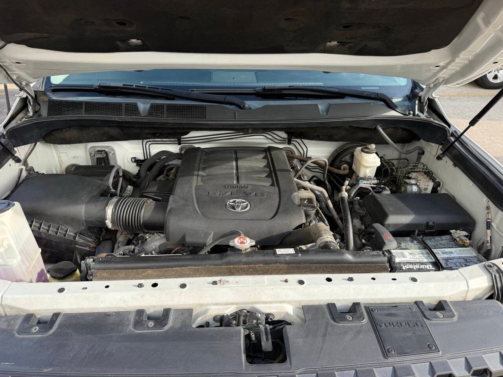 Toyota Tundra 4WD Vehicle Full-screen Gallery Image 32