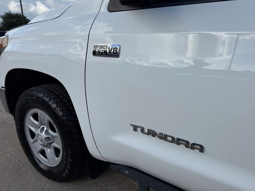 Toyota Tundra 4WD Vehicle Full-screen Gallery Image 34