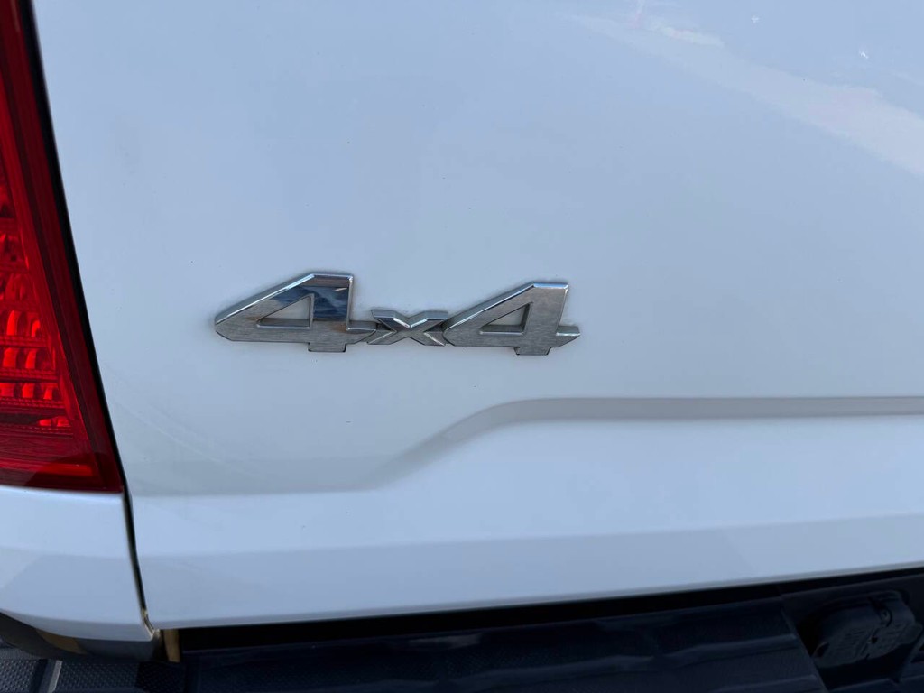Toyota Tundra 4WD Vehicle Full-screen Gallery Image 36