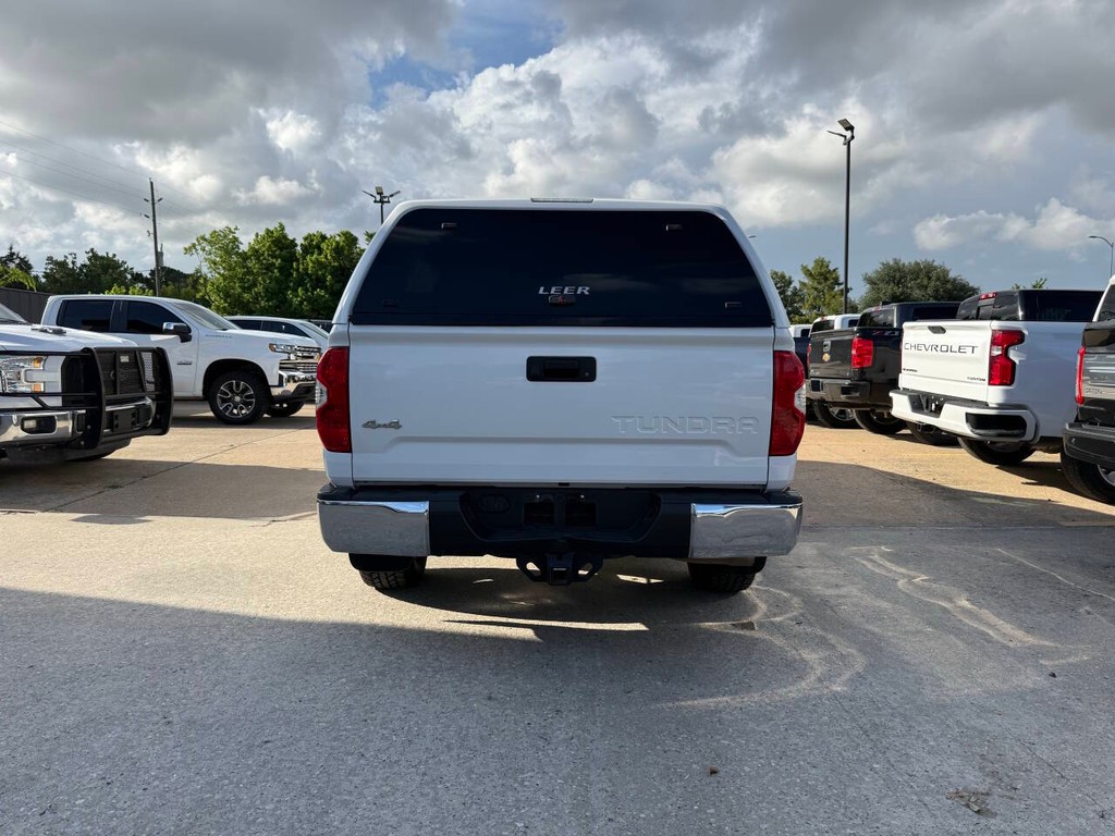 Toyota Tundra 4WD Vehicle Full-screen Gallery Image 38
